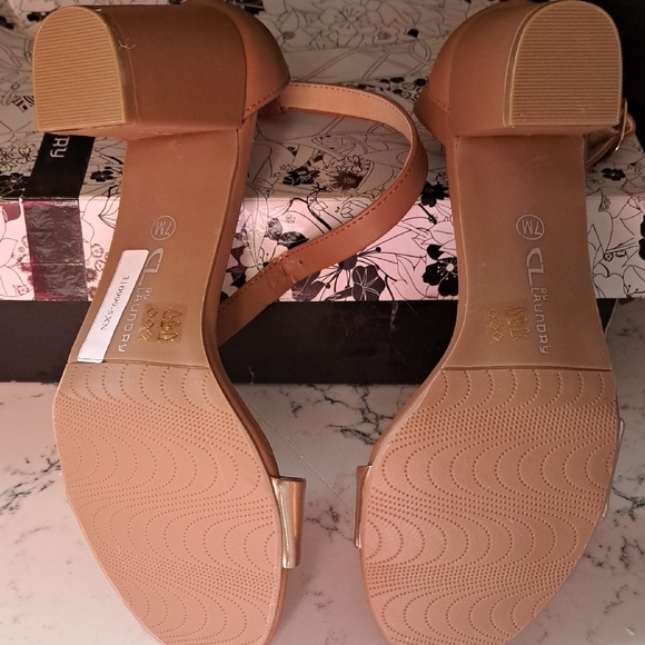NWT CL by Laundry Metallic Gold Block Heels - Picture 2 of 6